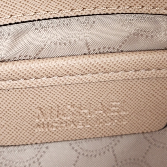 Michael Kors Medium Jet Set Top Handle Tote Bag - Picture 6 of 15